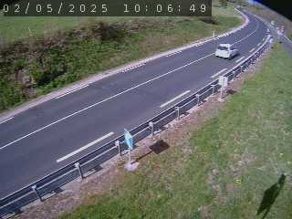 Webcam routière au niveau de Fix-Saint-Geneys en Haute-Loire, sur la N102 à 1075 mètres d'altitude